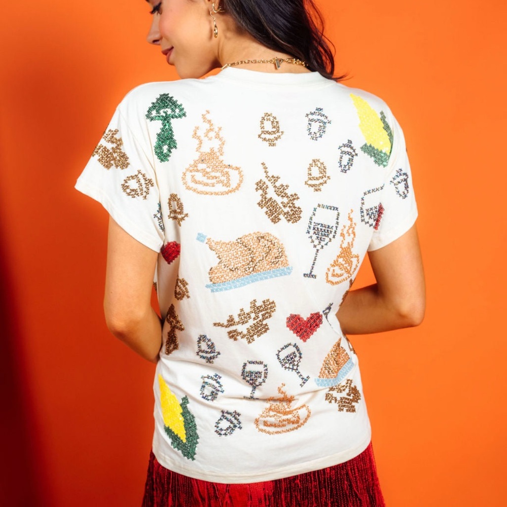 NWT! QUEEN OF SPARKLES Beige Scattered Needlepoint Turkey Dinner Tee - Picture 6 of 13